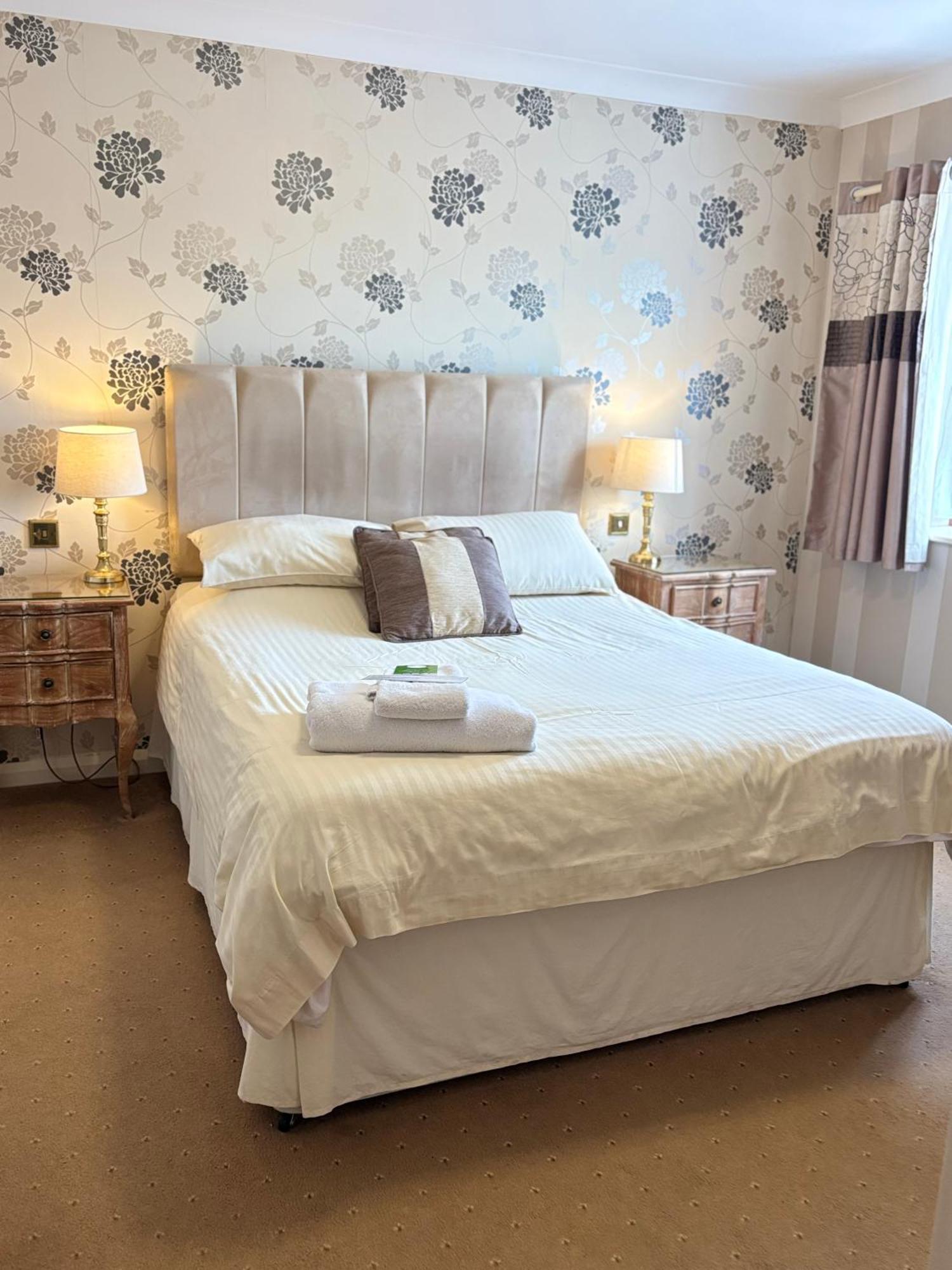 Albright Hussey Manor Hotell Hadnall Exteriör bild