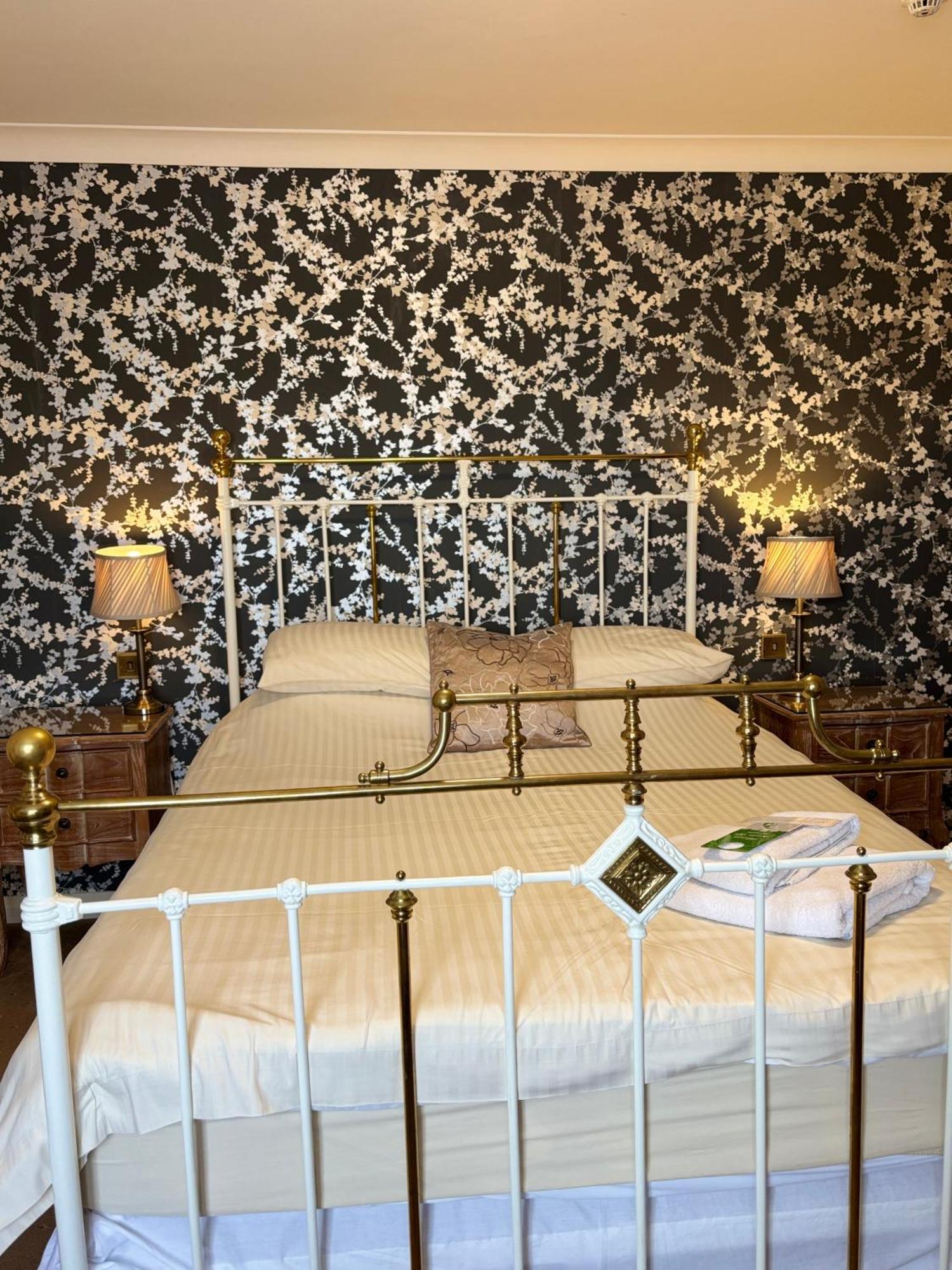 Albright Hussey Manor Hotell Hadnall Exteriör bild