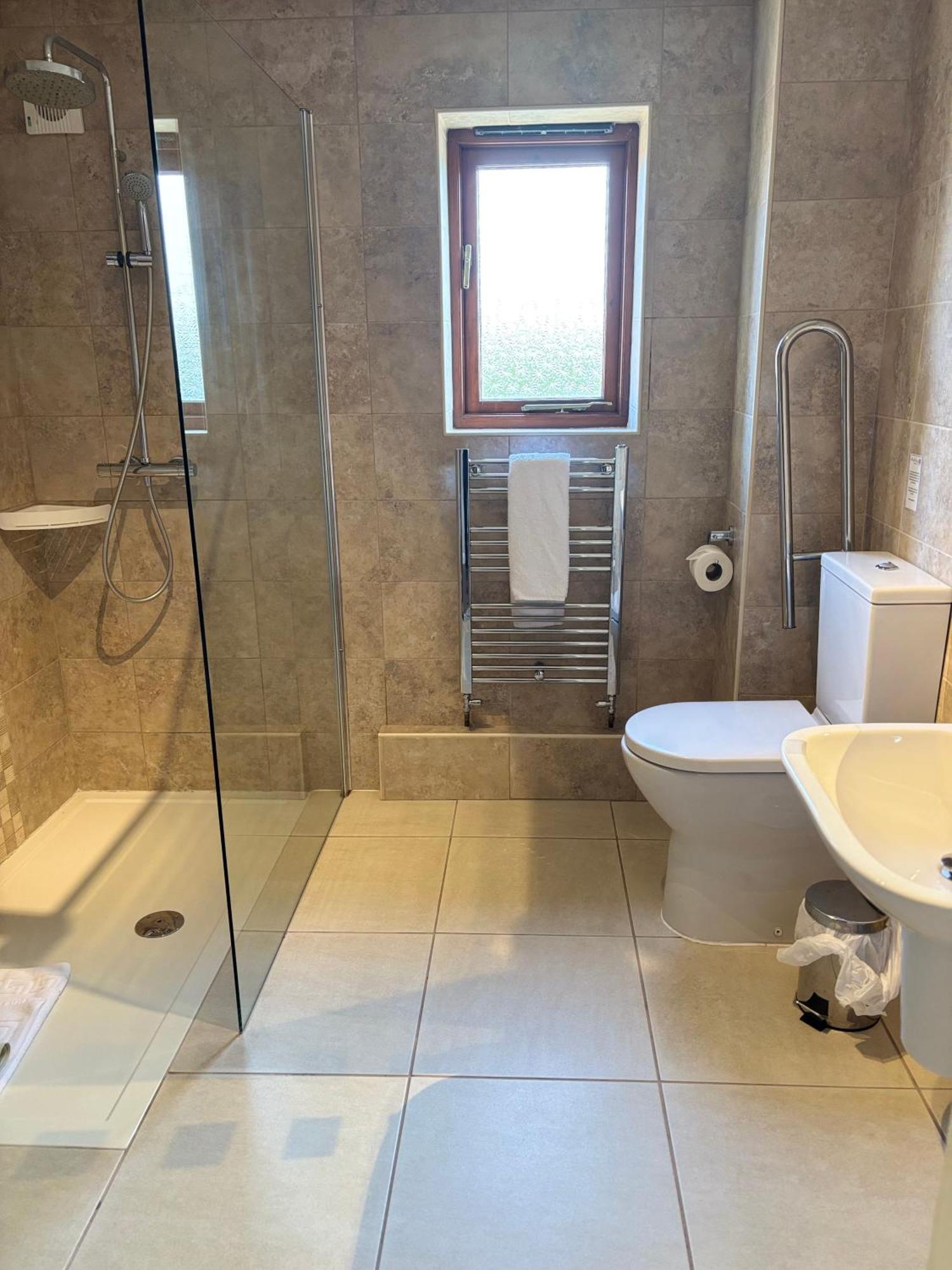 Albright Hussey Manor Hotell Hadnall Exteriör bild