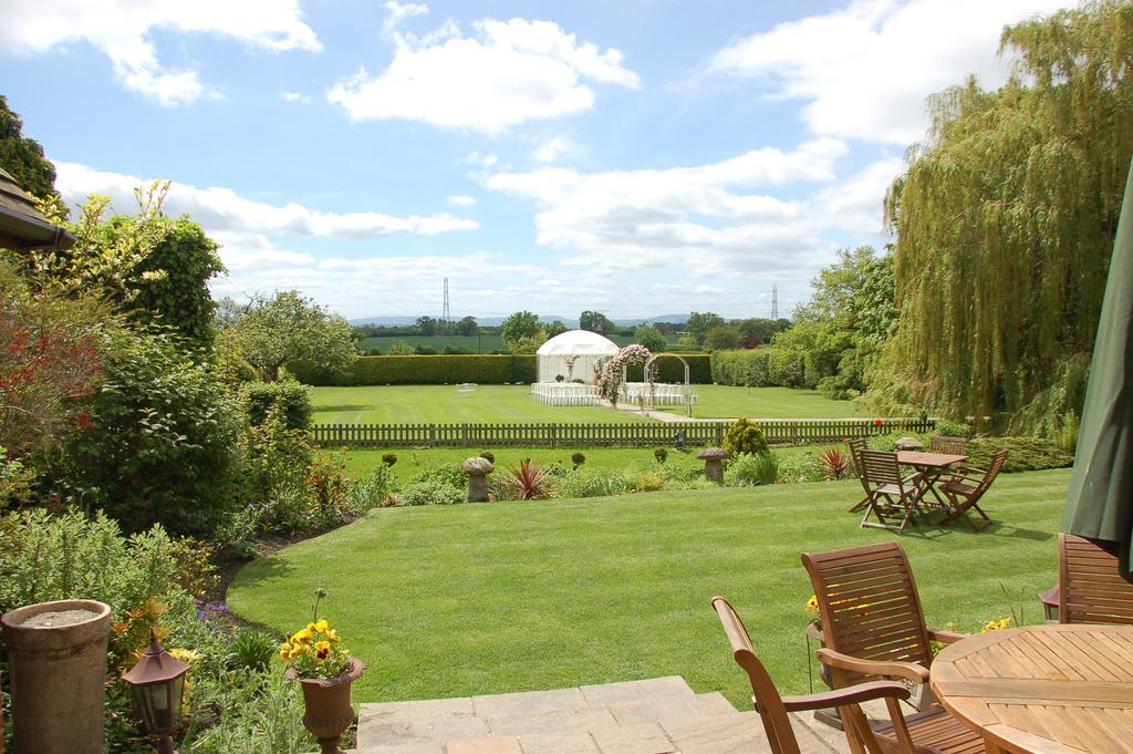 Albright Hussey Manor Hotell Hadnall Exteriör bild